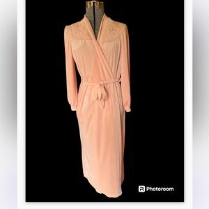 Vintage 1970s velour robe peach by Fabulous